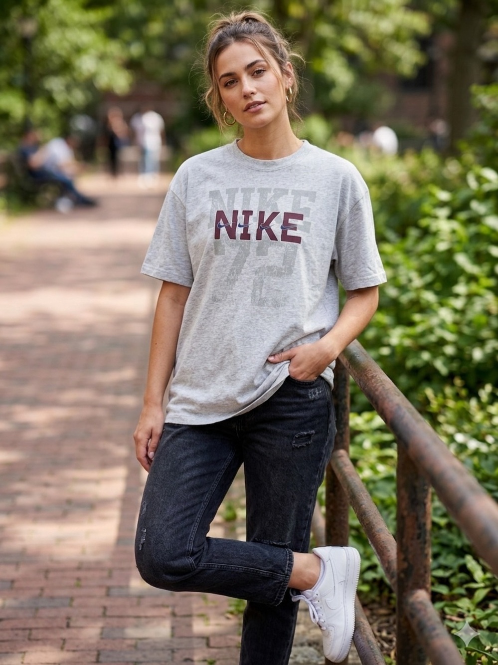 Nike Tee "Oversized Fit" Graphic T-Shirt Gray/Burgundy Size M